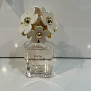 Marc Jacobs Daisy 2.5oz 95% full, sprayer broken